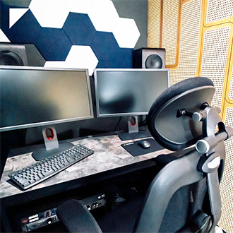 歌ってみた、オリジナル楽曲制作など、さまざまな実績を持つStudio TFSで自分の音楽を形にしよう